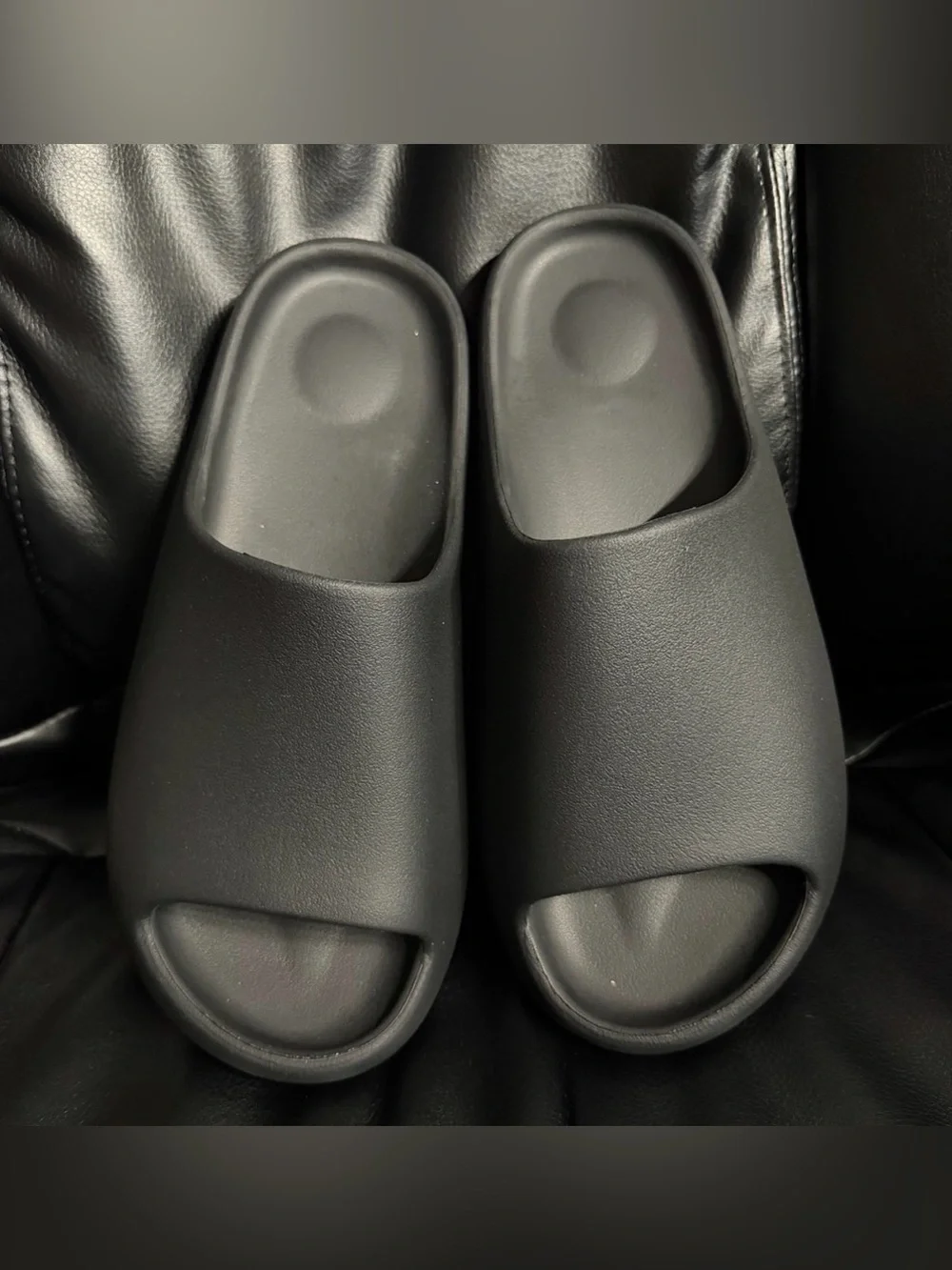 YS-01 Black Onyx Yeezy Slides 12M/13W NWT (This Style comes in bag not box)